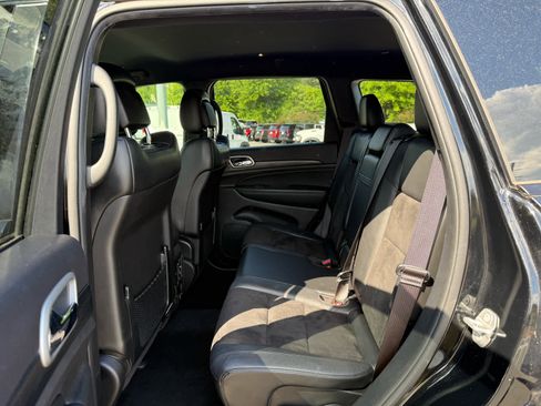 Used 2020 Jeep Grand Cherokee Altitude RWD image 25