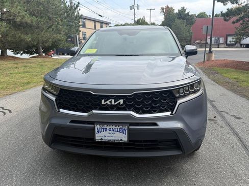 Used 2023 Kia Sorento LX AWD/4WD image 2