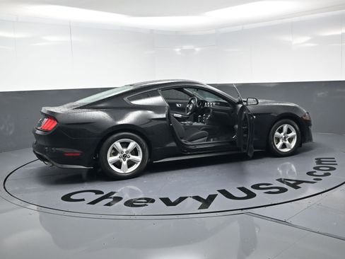 Used 2018 Ford Mustang Coupe image 22