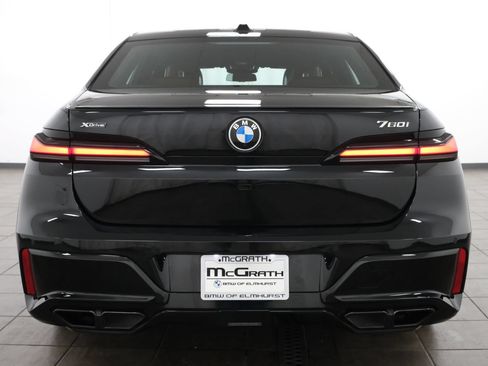 Used 2026 BMW 760i xDrive w/ Executive Package AWD/4WD image 4