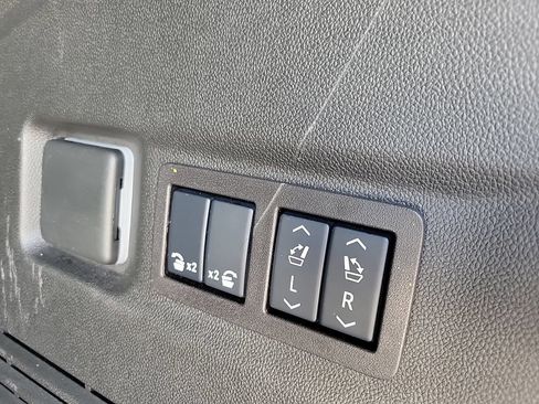 Used 2025 Chevrolet Suburban Premier w/ Sun And Tow Package RWD image 11