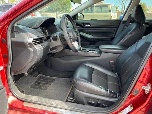 Used 2019 Nissan Altima 2.5 SR w/ SR Premium Package FWD image 2
