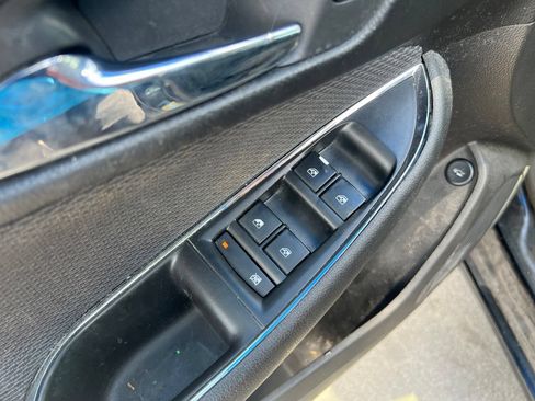 Used 2018 Chevrolet Cruze LT FWD image 11