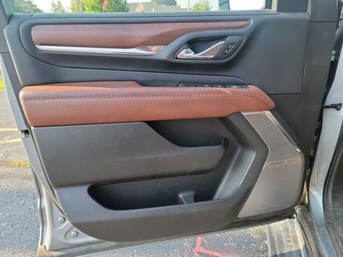 Used 2023 GMC Yukon XL Denali Ultimate image 5