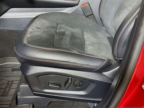 Used 2025 Ford Explorer ST image 18