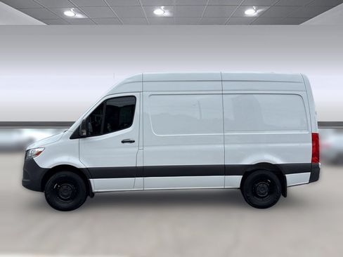 Used 2023 Mercedes-Benz Sprinter 2500 image 2