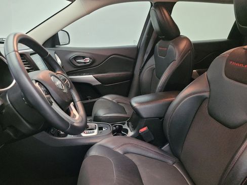 Used 2018 Jeep Cherokee Trailhawk image 17