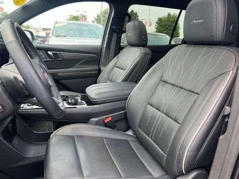 Used 2025 Buick Enclave Avenir w/ LPO, Floor Liner Package AWD/4WD image 28
