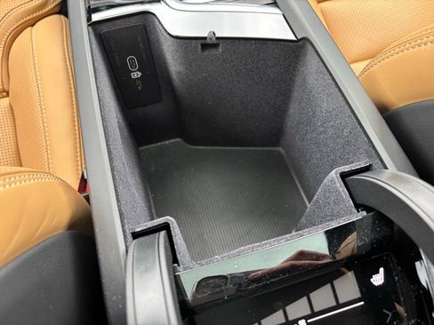 Certified 2024 Volvo XC90 B6 Ultimate image 9