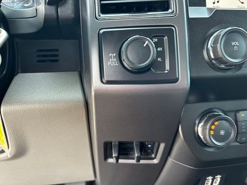 Used 2019 Ford F150 XLT w/ Equipment Group 302A Luxury AWD/4WD image 26