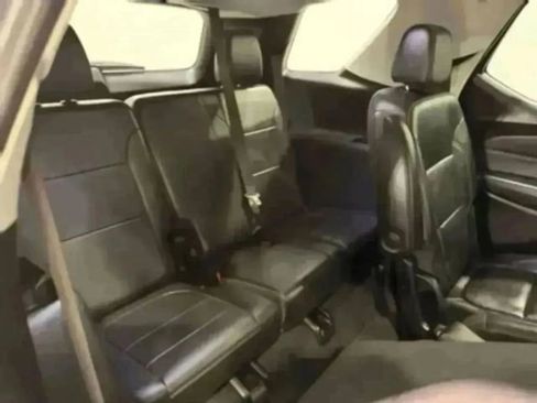 Used 2021 Chevrolet Traverse LT w/ LT Premium Package image 35