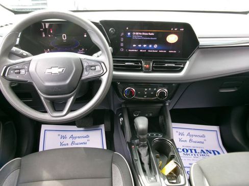 Used 2025 Chevrolet TrailBlazer LT AWD/4WD image 11