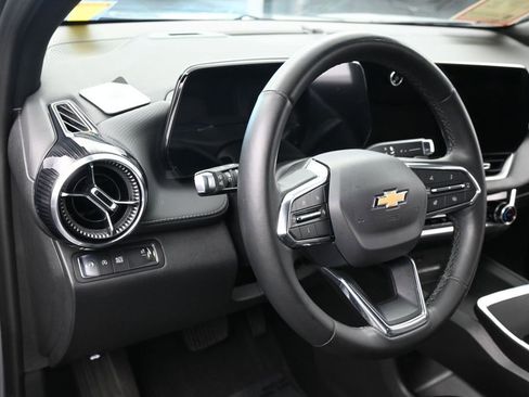 Used 2025 Chevrolet Equinox LT FWD image 14