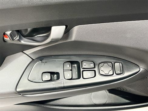 Used 2019 Hyundai Veloster 2.0 Premium image 17