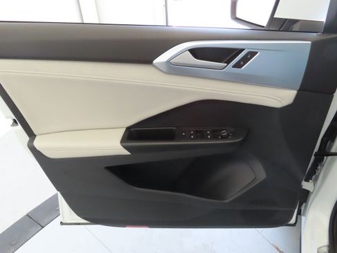 New 2025 Volkswagen Taos SE image 11