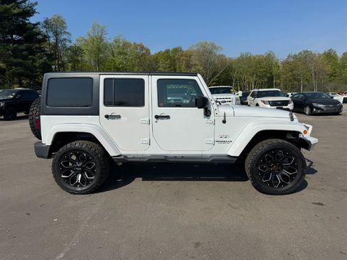 Used 2016 Jeep Wrangler Unlimited Sahara w/ Max Tow Package AWD/4WD image 6