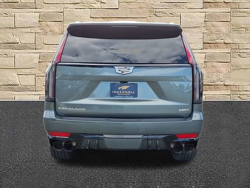 Certified 2024 Cadillac Escalade V w/ Heavy-Duty Trailer Package image 3