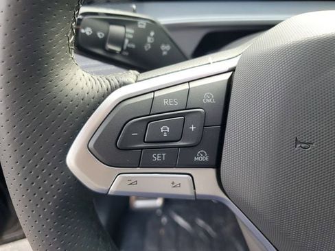 New 2026 Volkswagen Tiguan SE R-Line FWD image 21