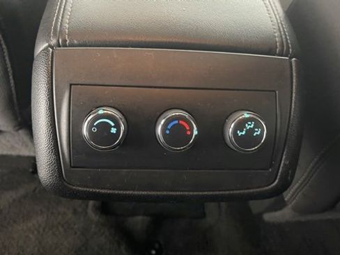 Used 2016 Chevrolet Traverse LT w/ Style and Technology Package image 46