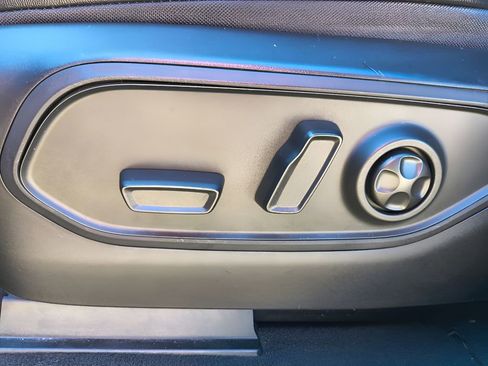 Used 2022 Jeep Grand Cherokee Limited image 15