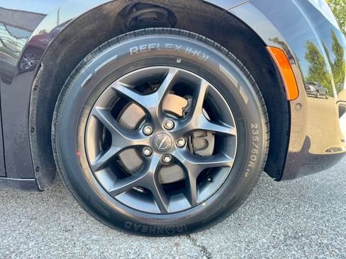 Used 2019 Chrysler Pacifica Touring-L Plus w/ Advanced Safetytec Group FWD image 34