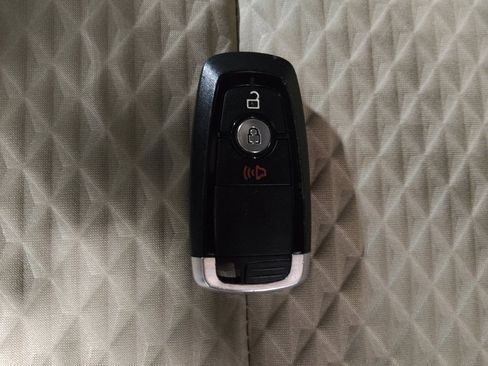 Used 2020 Ford Escape SE image 32