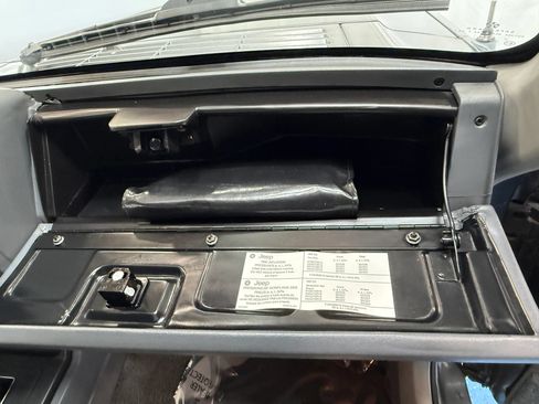 Used 1990 Jeep Cherokee Laredo RWD image 29
