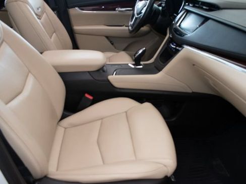 Used 2019 Cadillac XT5 Luxury FWD image 10