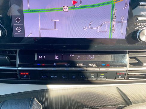 Used 2022 Toyota Sienna XSE image 10