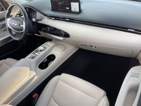 Used 2022 Genesis GV70 2.5T w/ Select Package image 28