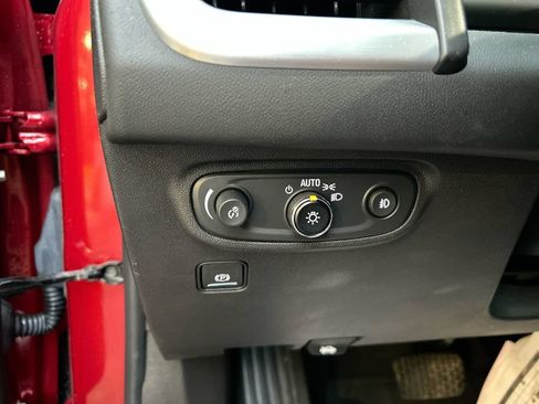 Used 2024 GMC Terrain SLT w/ LPO, Floor Liner Package AWD/4WD image 21