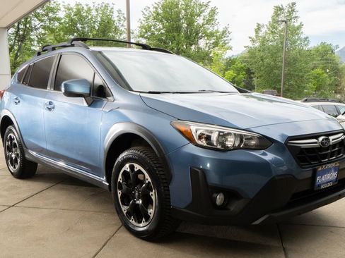 Used 2021 Subaru Crosstrek 2.0i Premium w/ Moonroof Package AWD/4WD image 2