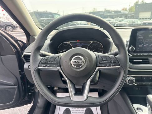 Used 2022 Nissan Altima 2.5 SV image 14