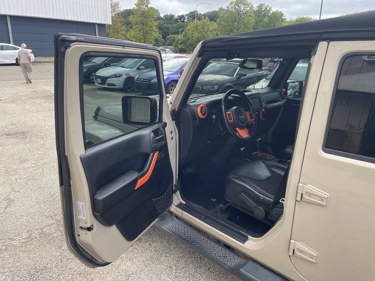 Used 2016 Jeep Wrangler Unlimited Sahara AWD/4WD image 14