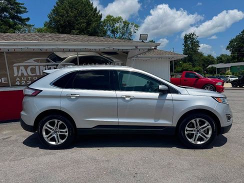 Used 2017 Ford Edge Titanium w/ Technology Package FWD image 4