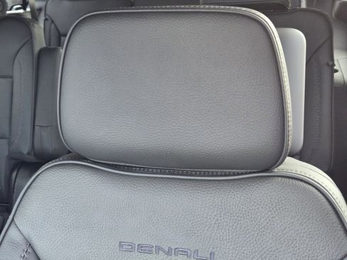 New 2026 GMC Yukon Denali w/ Denali Reserve Package image 17