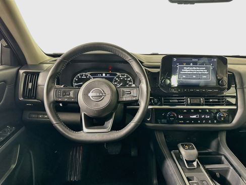 Used 2025 Nissan Pathfinder SL FWD image 17