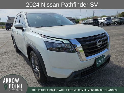 Used 2024 Nissan Pathfinder SV FWD image 2