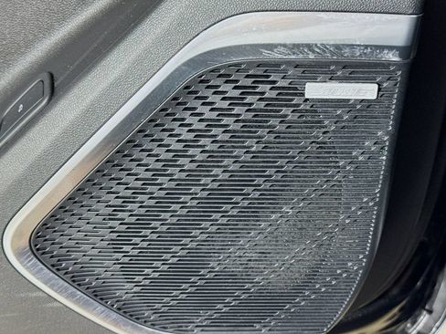Used 2025 Buick Enclave Sport Touring FWD image 17