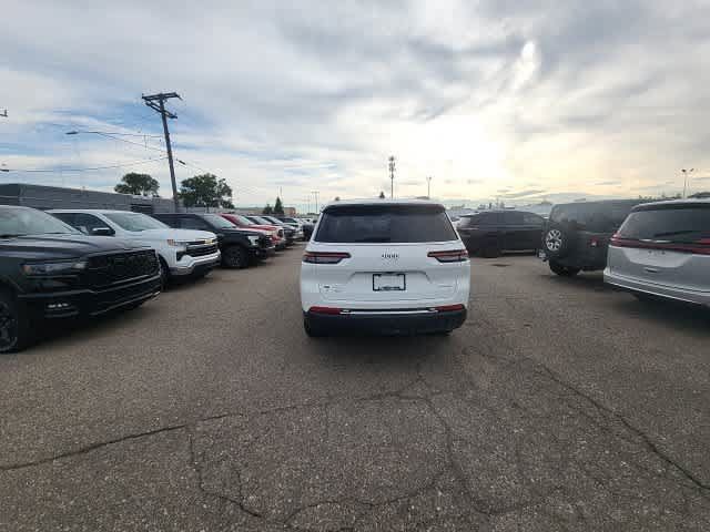 Used 2023 Jeep Grand Cherokee L Laredo AWD/4WD image 17