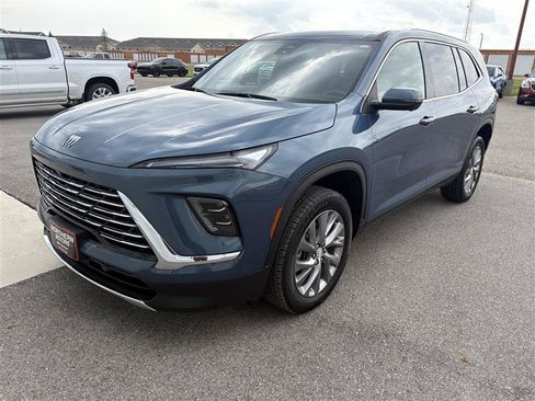 Used 2025 Buick Enclave Preferred AWD/4WD image 2