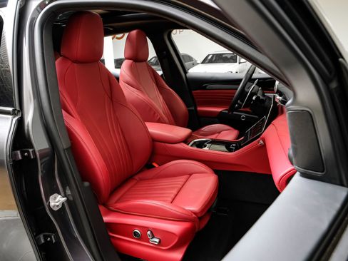 Used 2023 Maserati Grecale Modena image 37