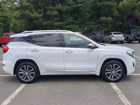 Used 2019 GMC Terrain Denali w/ Advanced Safety Package AWD/4WD image 4