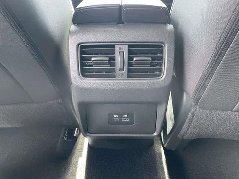 Used 2022 Nissan Rogue SV image 11