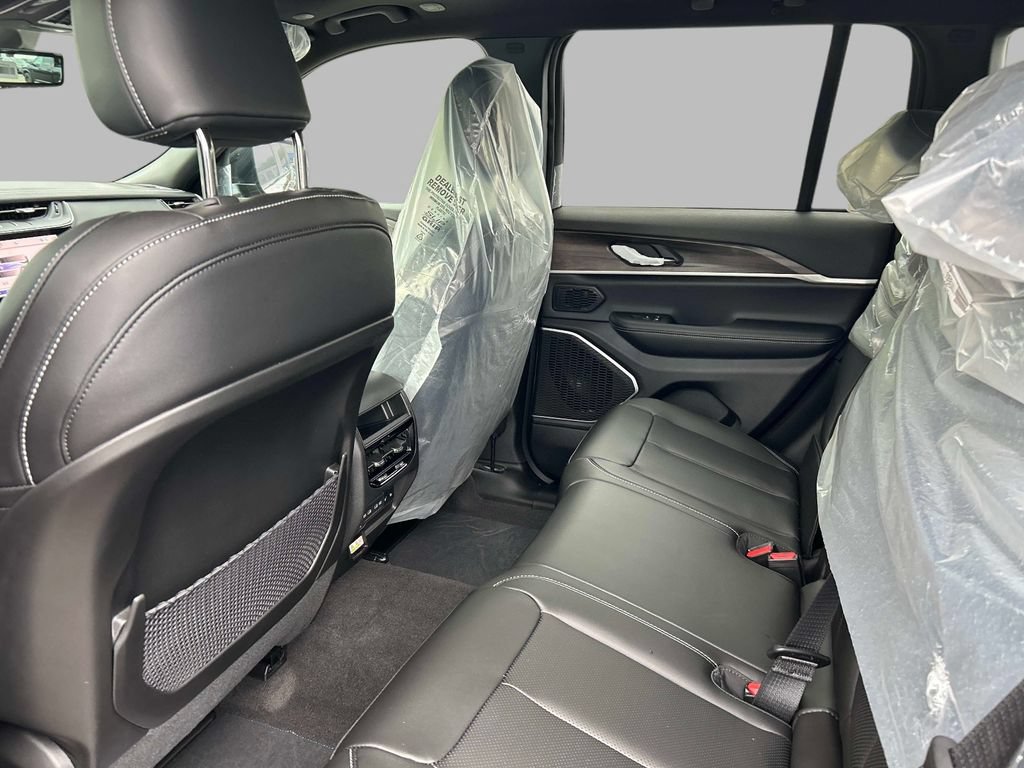 New 2026 Jeep Grand Cherokee Limited w/ Luxury Tech Group II AWD/4WD image 6
