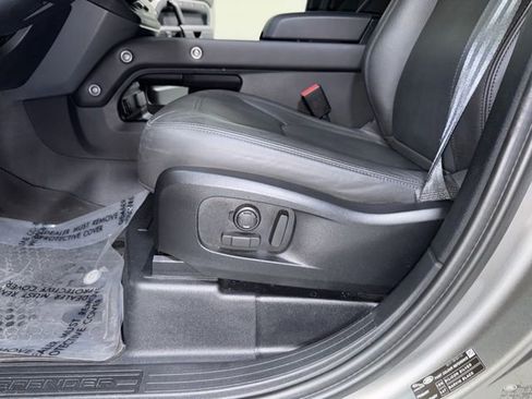 Used 2025 Land Rover Defender 110 S image 8