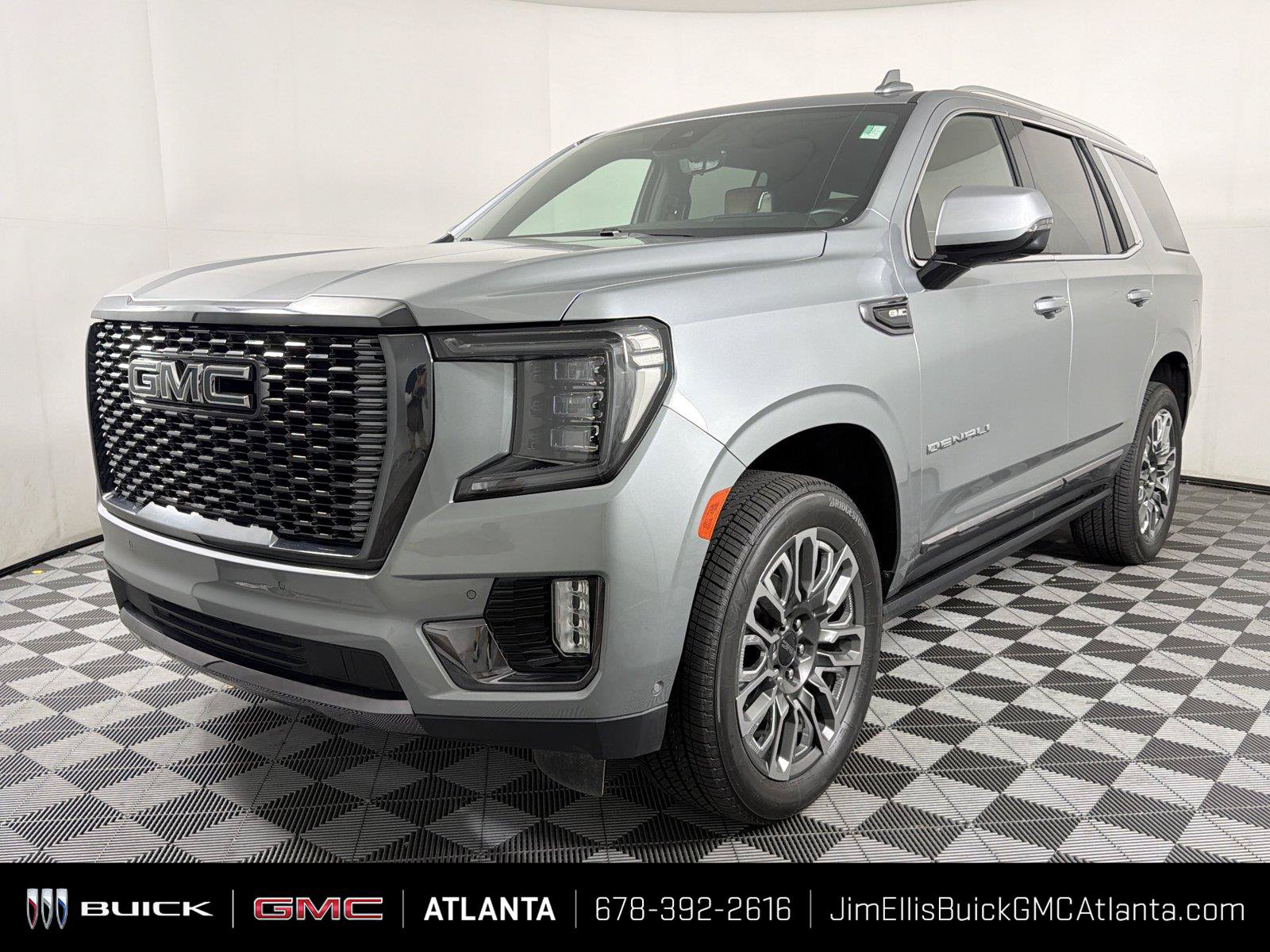 Used 2024 GMC Yukon Denali Ultimate AWD/4WD image 3