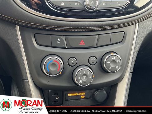 Certified 2022 Chevrolet Trax LT w/ LT Convenience Package image 22