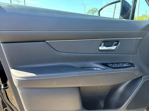 Used 2025 Nissan Murano SV AWD/4WD image 18