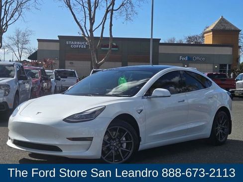 Used 2020 Tesla Model 3 Standard Range image 3